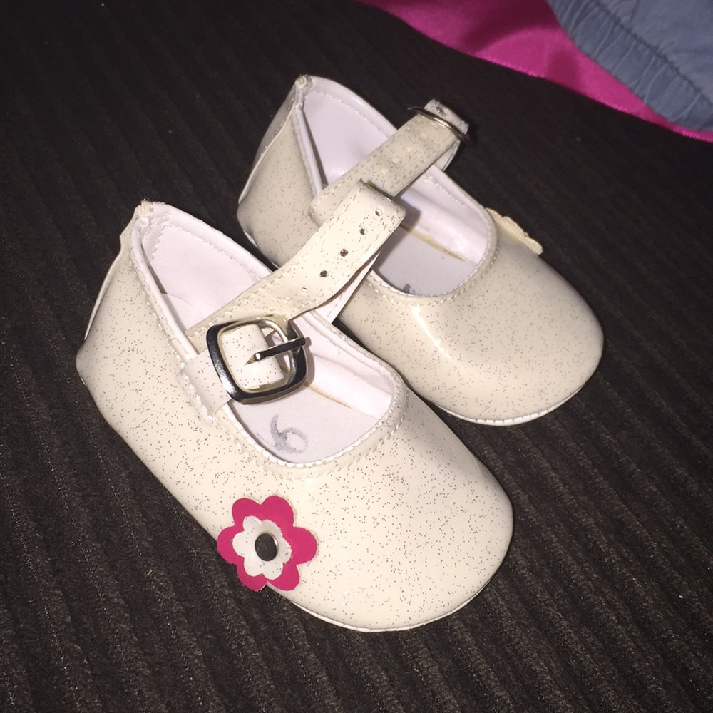 Brand new newborn baby girl flats